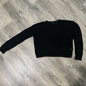2 sweaters for $15! MAKE A BUNDLE!
Uniqlo Women’s Netted Black Crewneck Sweater